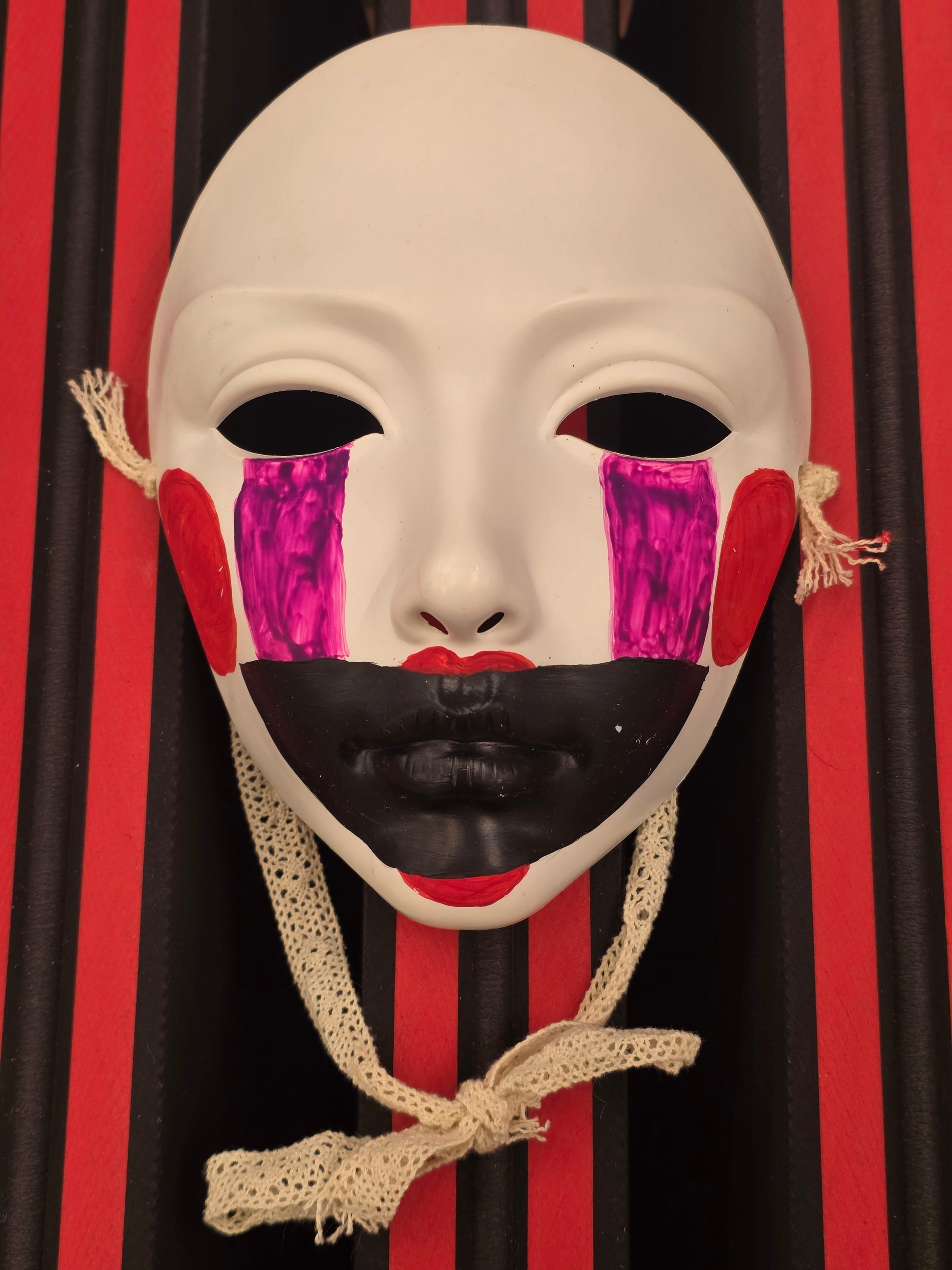 NO STANDARDS" — Kate's Screen-Worn Mask