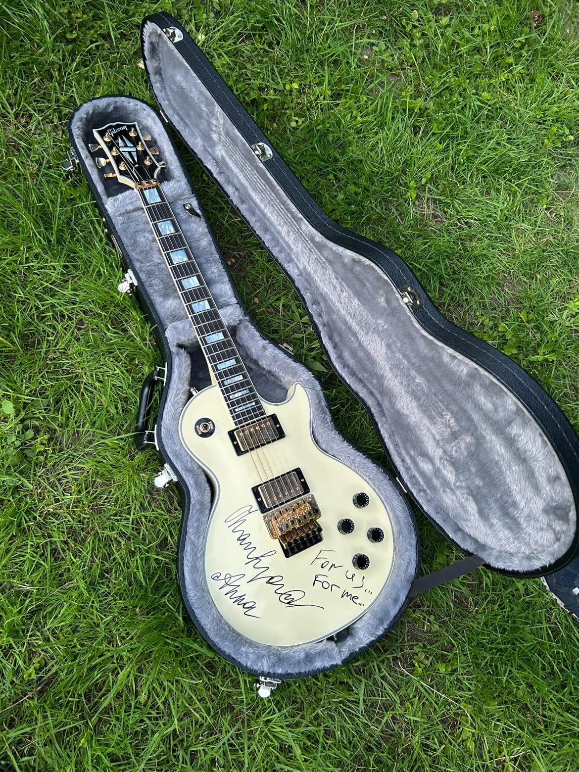 THE WHITE BEAUTY
